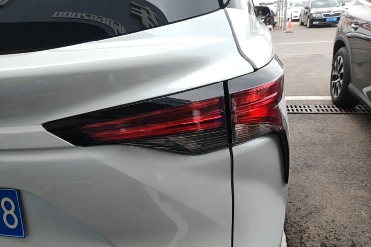 Used Toyota SIENNA 2021 2.5L Hybrid Comfort Edition Right Rear Taillight