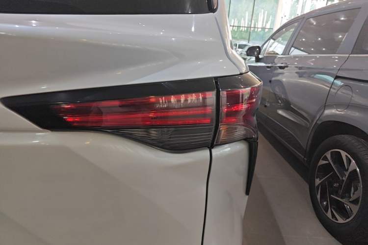 Used Toyota SIENNA 2021 2.5L Hybrid Comfort Edition Right Rear Taillight