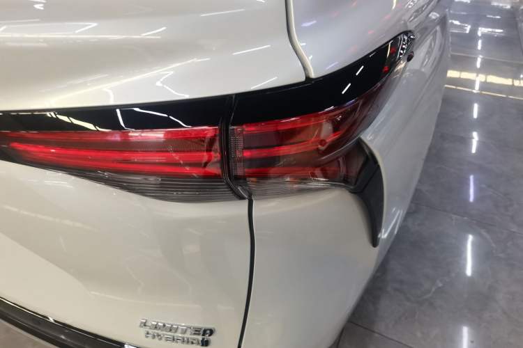 Used Toyota SIENNA 2021 2.5L Hybrid Premium Edition Right Rear Taillight