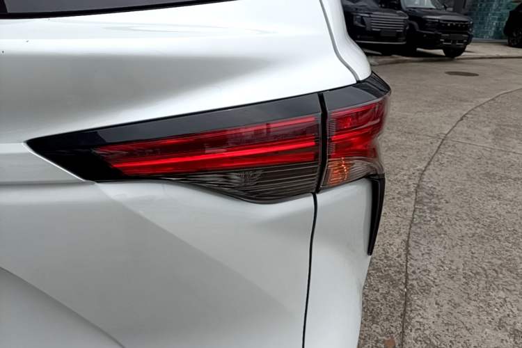 Used Toyota SIENNA 2021 2.5L Hybrid Comfort Edition Right Rear Taillight
