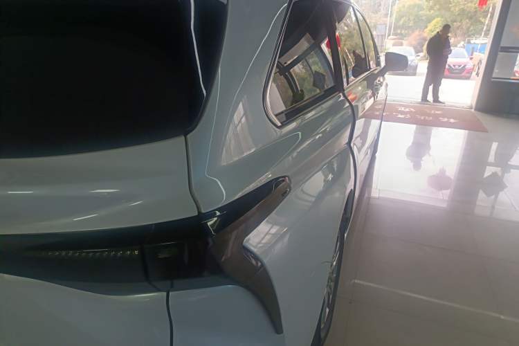 Used Toyota SIENNA 2021 2.5L Hybrid Comfort Edition Right Rear Taillight