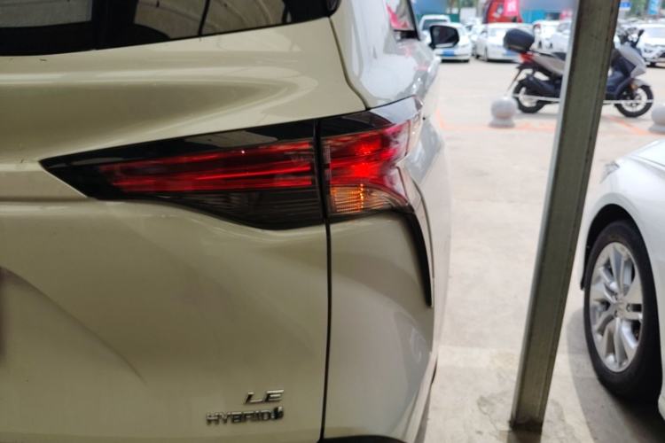 Used Toyota SIENNA 2021 2.5L Hybrid Comfort Edition Right Rear Taillight