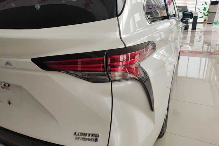 Used Toyota SIENNA 2021 2.5L Hybrid Premium Edition Right Rear Taillight