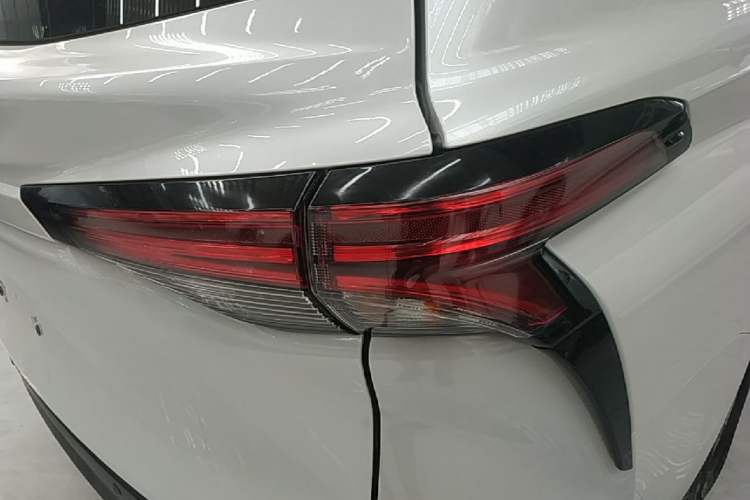 Used Toyota SIENNA 2021 2.5L Hybrid Comfort Edition Right Rear Taillight
