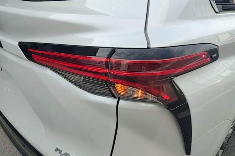 Used Toyota SIENNA 2021 2.5L Hybrid Platinum Edition Right Rear Taillight