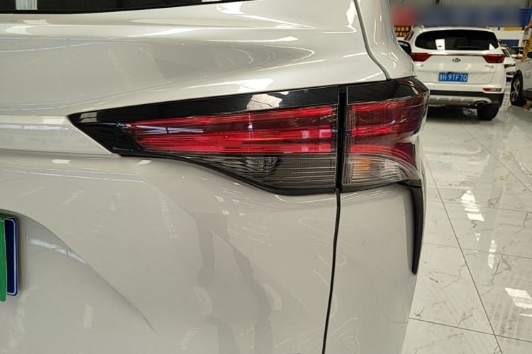 Used Toyota SIENNA 2021 2.5L Hybrid Premium Edition Right Rear Taillight