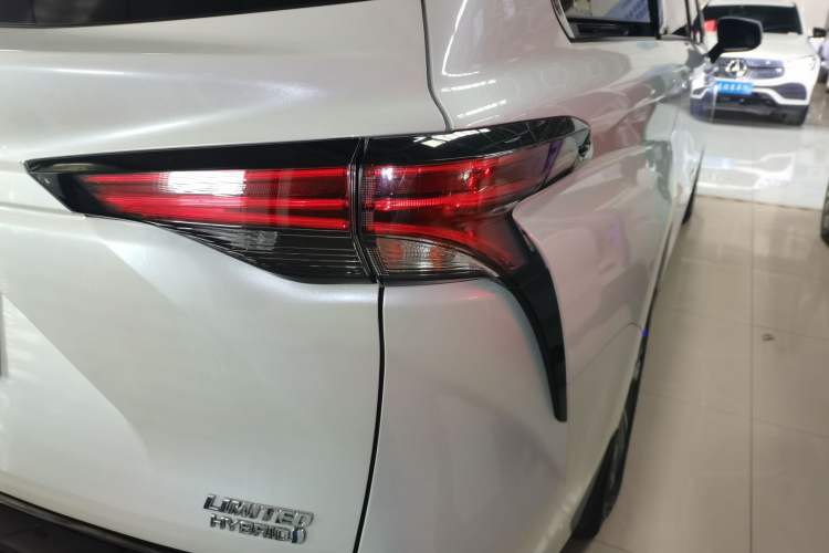 Used Toyota SIENNA 2021 2.5L Hybrid Premium Edition Right Rear Taillight