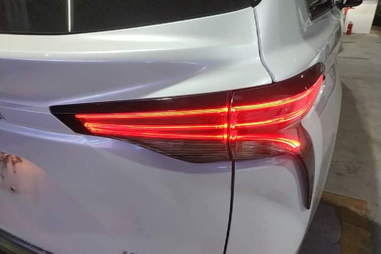 Used Toyota SIENNA 2021 2.5L Hybrid Ultimate Edition Right Rear Taillight