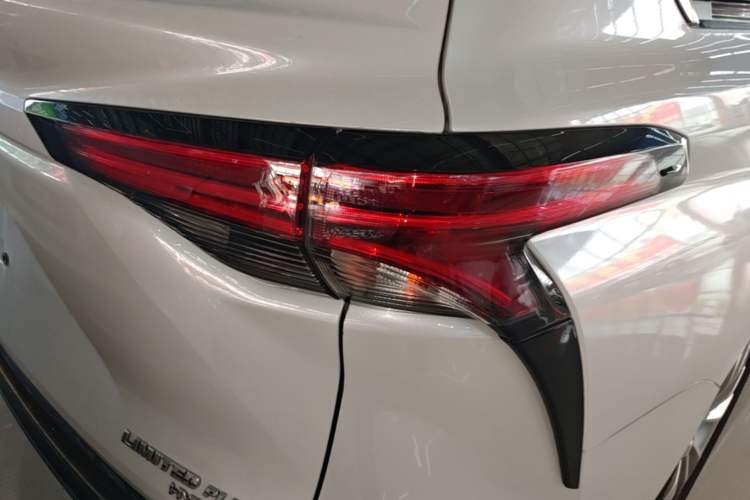 Used Toyota SIENNA 2021 2.5L Hybrid Ultimate Edition Right Rear Taillight