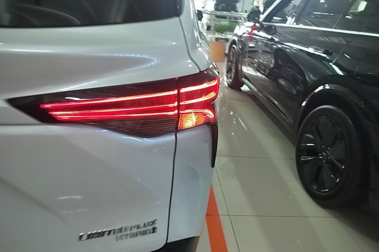 Used Toyota SIENNA 2021 2.5L Hybrid Ultimate Edition Right Rear Taillight