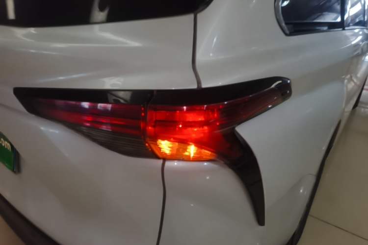 Used Toyota SIENNA 2021 2.5L Hybrid Comfort Edition Right Rear Taillight