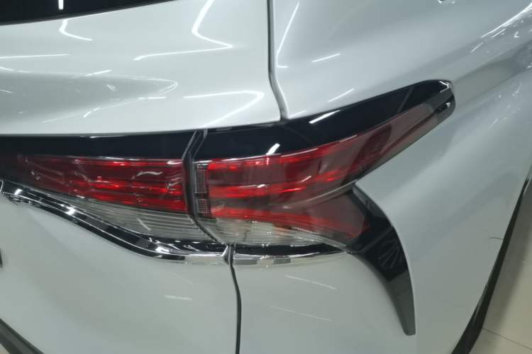 Used Toyota SIENNA 2021 2.5L Hybrid Comfort Edition Right Rear Taillight