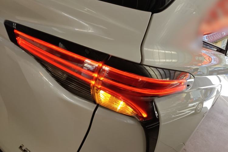Used Toyota SIENNA 2021 2.5L Hybrid Premium Edition Right Rear Taillight
