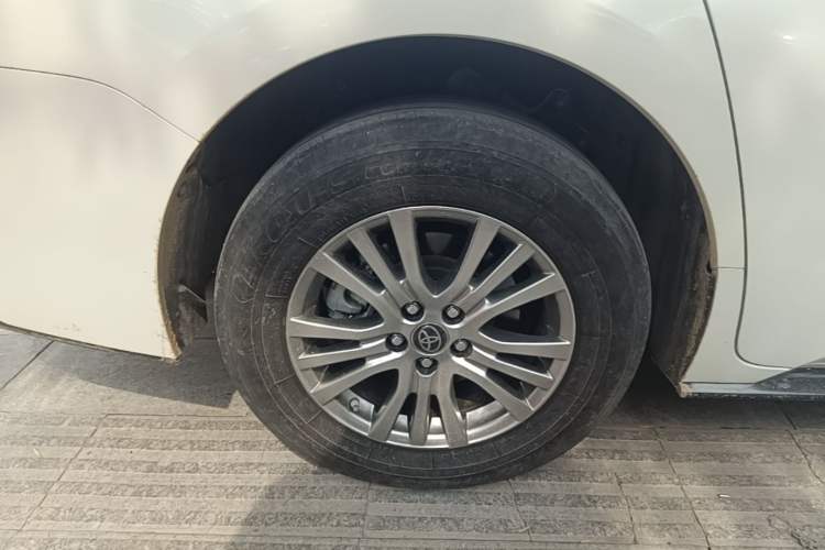 Used Toyota SIENNA 2021 2.5L Hybrid Luxury Edition Right Rear Wheel Hub