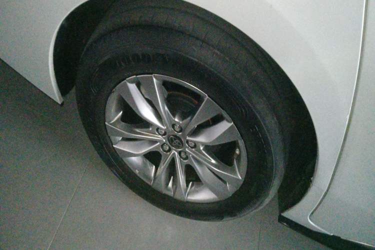 Used Toyota SIENNA 2021 2.5L Hybrid Platinum Edition Right Rear Wheel Hub