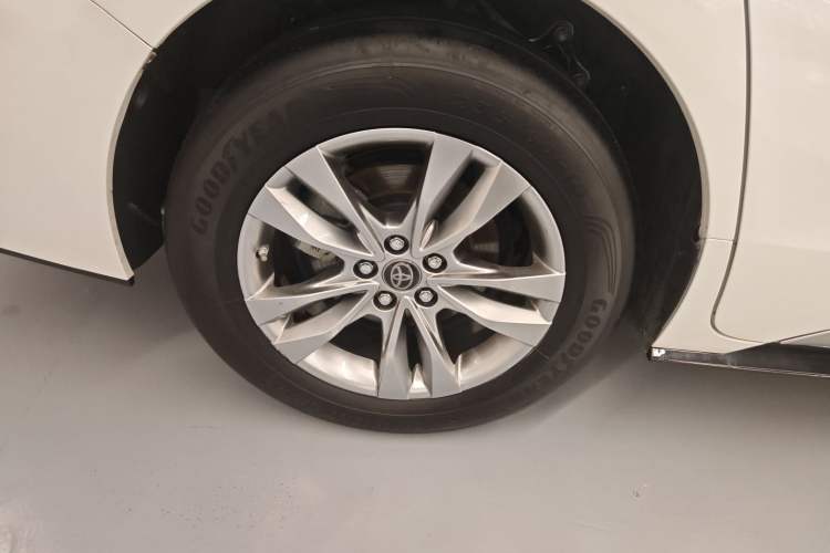 Used Toyota SIENNA 2021 2.5L Hybrid Platinum Edition Right Rear Wheel Hub
