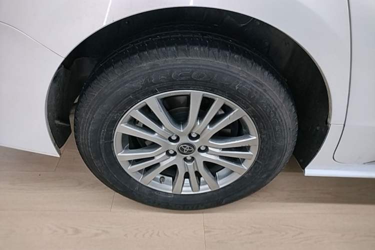 Used Toyota SIENNA 2021 2.5L Hybrid Comfort Edition Right Rear Wheel Hub
