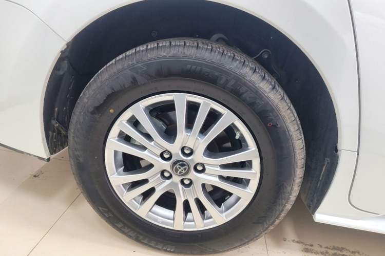 Used Toyota SIENNA 2021 2.5L Hybrid Comfort Edition Right Rear Wheel Hub
