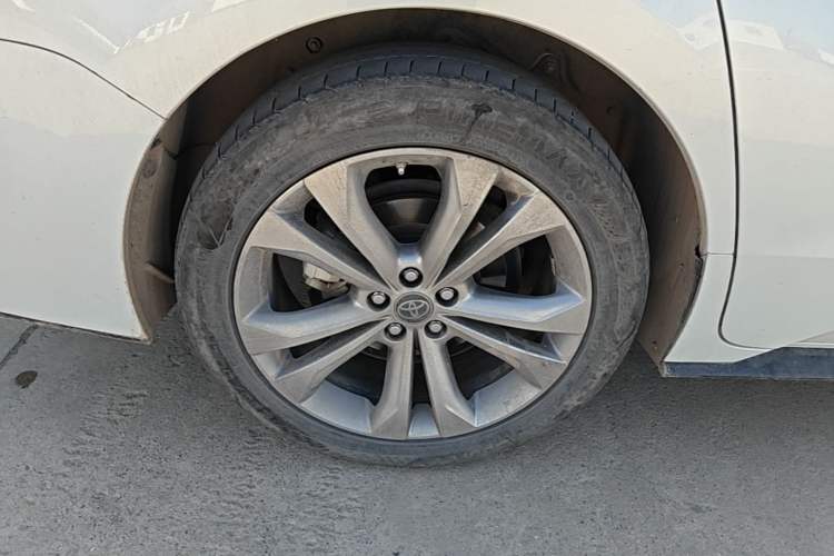 Used Toyota SIENNA 2021 2.5L Hybrid Premium Edition Right Rear Wheel Hub