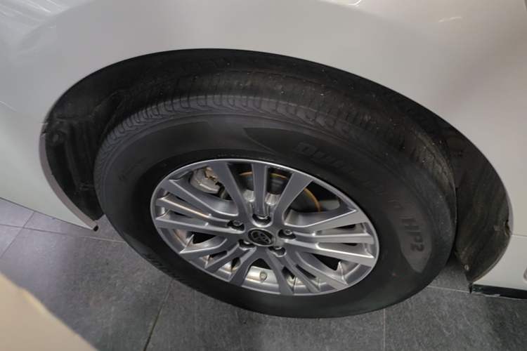 Used Toyota SIENNA 2021 2.5L Hybrid Premium Edition Right Rear Wheel Hub