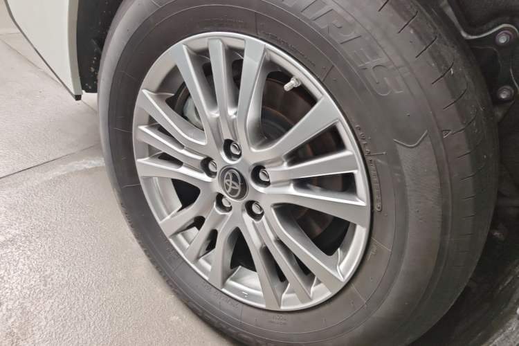 Used Toyota SIENNA 2021 2.5L Hybrid Comfort Edition Right Rear Wheel Hub