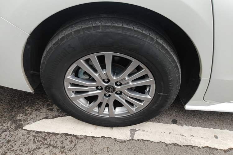 Used Toyota SIENNA 2021 2.5L Hybrid Comfort Edition Right Rear Wheel Hub