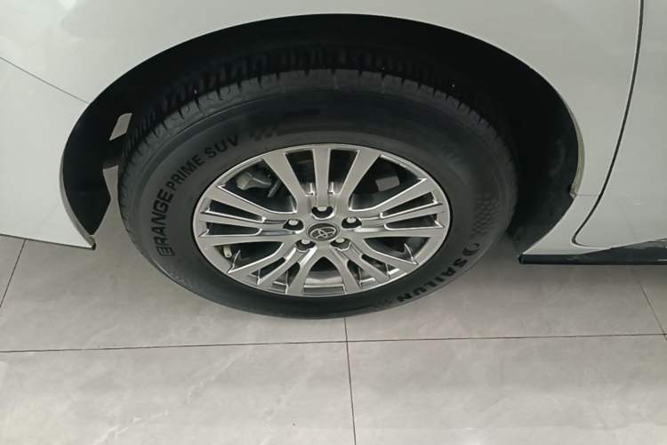 Used Toyota SIENNA 2021 2.5L Hybrid Premium Edition Right Rear Wheel Hub