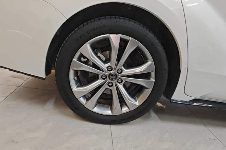 Used Toyota SIENNA 2021 2.5L Hybrid Premium Edition Right Rear Wheel Hub