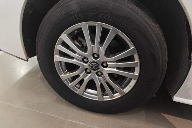 Used Toyota SIENNA 2021 2.5L Hybrid Comfort Edition Right Rear Wheel Hub