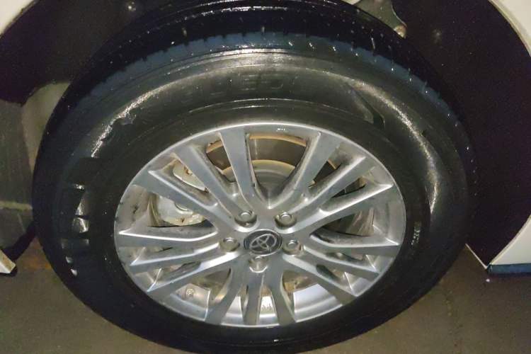 Used Toyota SIENNA 2021 2.5L Hybrid Luxury Edition Right Rear Wheel Hub