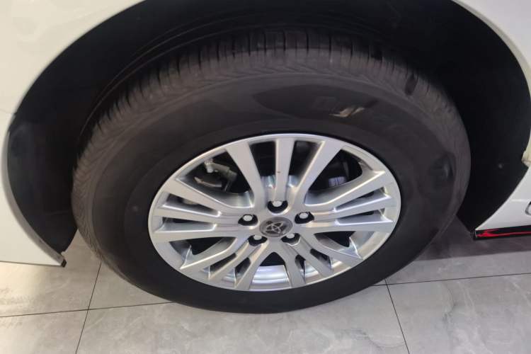 Used Toyota SIENNA 2021 2.5L Hybrid Premium Edition Right Rear Wheel Hub