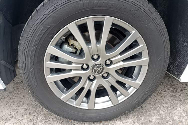Used Toyota SIENNA 2021 2.5L Hybrid Comfort Edition Right Rear Wheel Hub