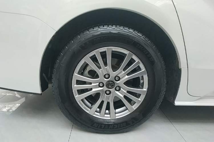 Used Toyota SIENNA 2021 2.5L Hybrid Comfort Edition Right Rear Wheel Hub