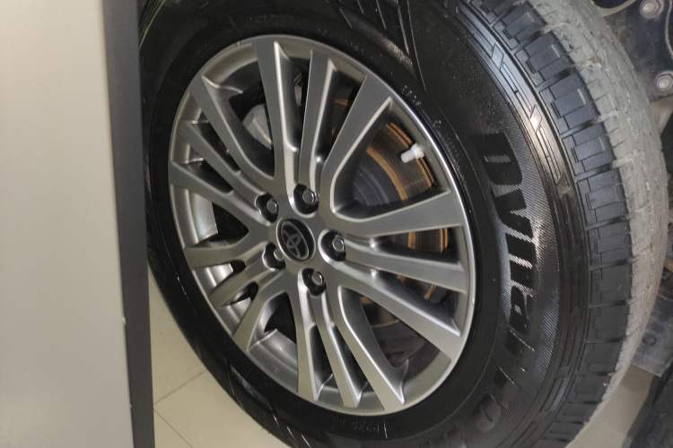 Used Toyota SIENNA 2021 2.5L Hybrid Comfort Edition Right Rear Wheel Hub