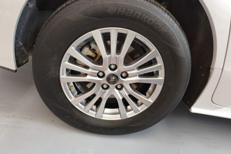 Used Toyota SIENNA 2021 2.5L Hybrid Comfort Edition Right Rear Wheel Hub