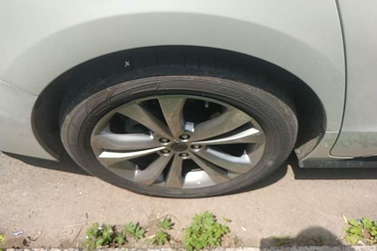 Used Toyota SIENNA 2021 2.5L Hybrid Platinum Edition Right Rear Wheel Hub