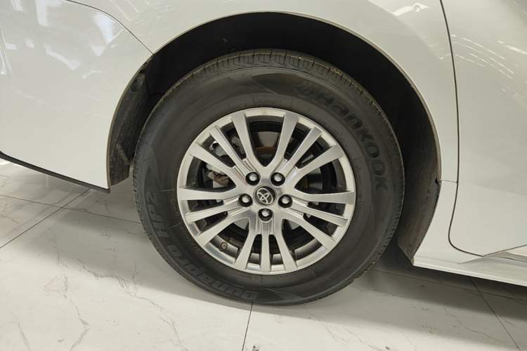 Used Toyota SIENNA 2021 2.5L Hybrid Premium Edition Right Rear Wheel Hub