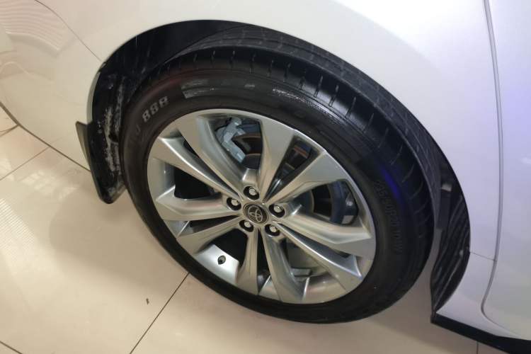 Used Toyota SIENNA 2021 2.5L Hybrid Premium Edition Right Rear Wheel Hub