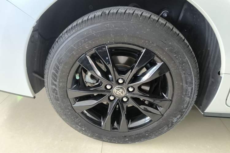 Used Toyota SIENNA 2021 2.5L Hybrid Ultimate Edition Right Rear Wheel Hub