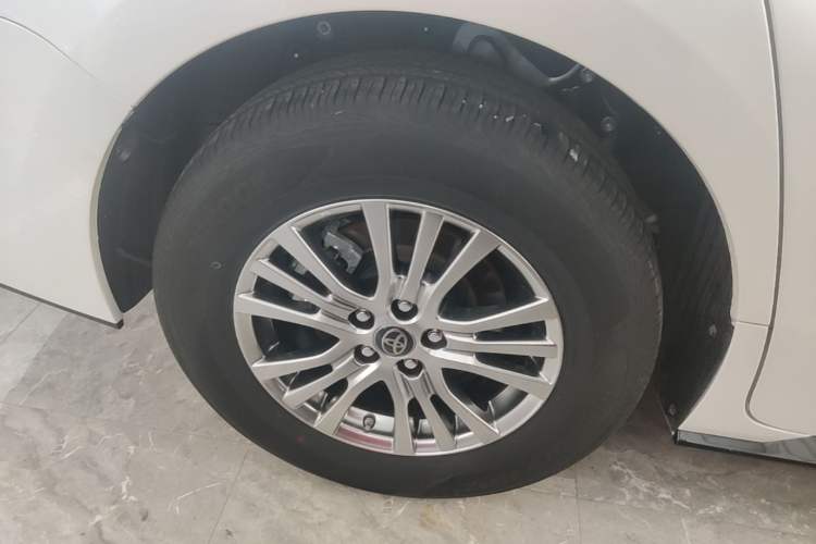Used Toyota SIENNA 2021 2.5L Hybrid Premium Edition Right Rear Wheel Hub