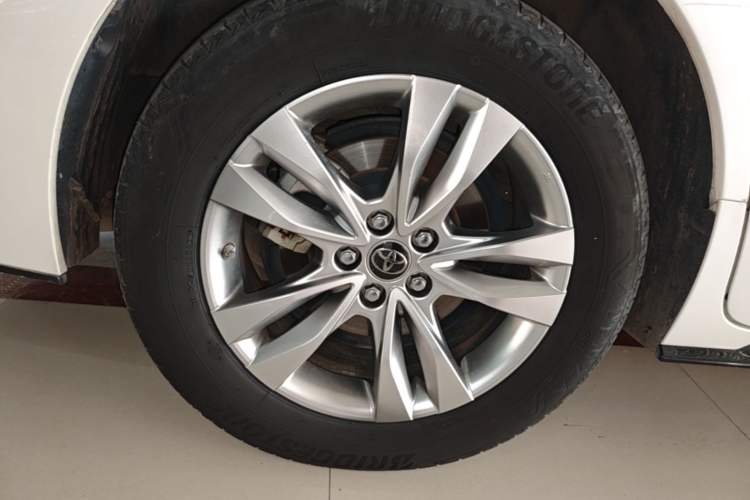 Used Toyota SIENNA 2021 2.5L Hybrid Ultimate Edition Right Rear Wheel Hub
