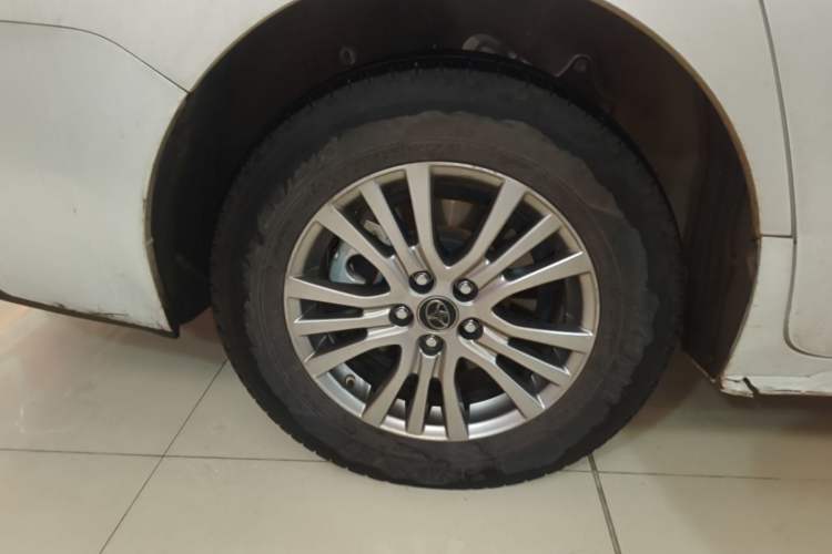 Used Toyota SIENNA 2021 2.5L Hybrid Comfort Edition Right Rear Wheel Hub