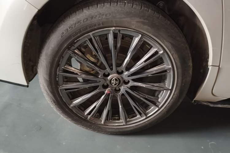Used Toyota SIENNA 2021 2.5L Hybrid Luxury Edition Right Rear Wheel Hub