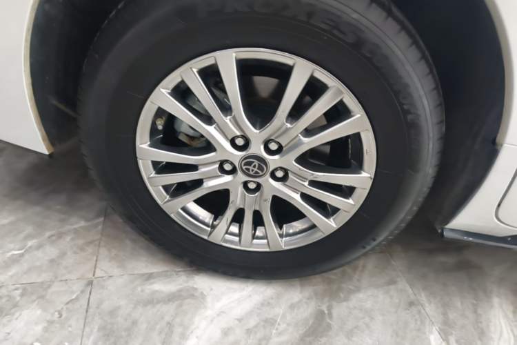 Used Toyota SIENNA 2021 2.5L Hybrid Luxury Edition Right Rear Wheel Hub
