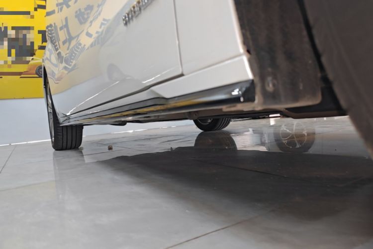 Used Toyota SIENNA 2021 2.5L Hybrid Premium Edition Right Side Sill