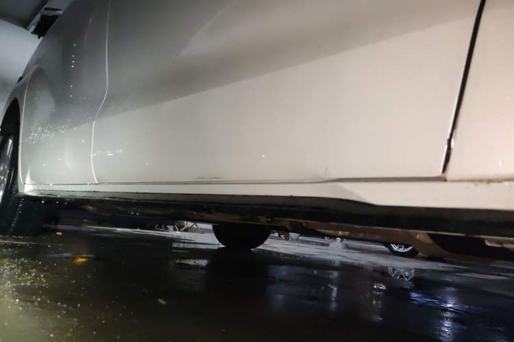 Used Toyota SIENNA 2021 2.5L Hybrid Luxury Edition Right Side Sill