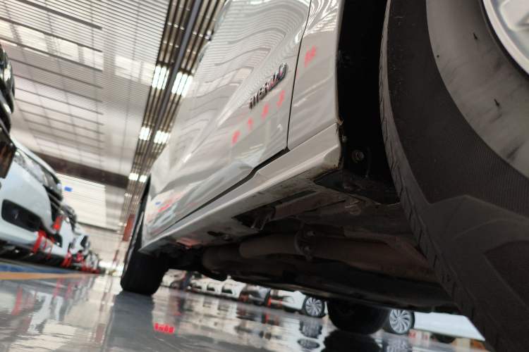 Used Toyota SIENNA 2021 2.5L Hybrid Comfort Edition Right Side Sill