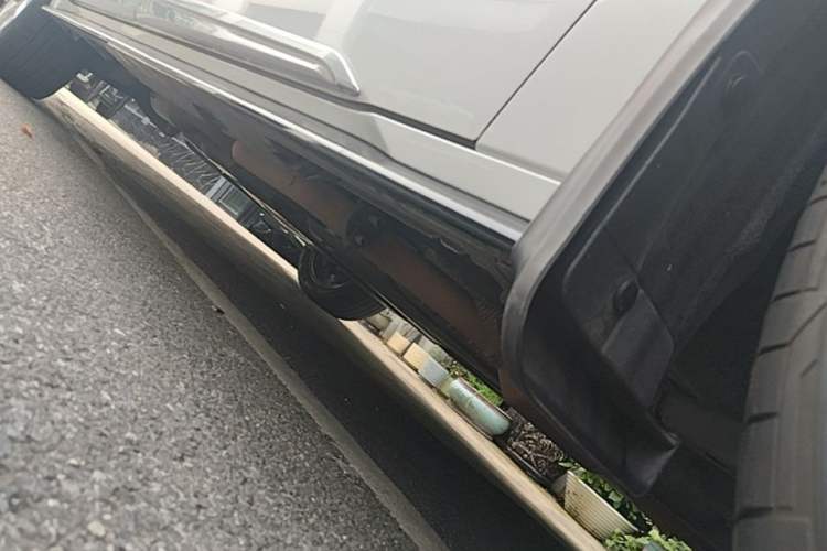 Used Toyota SIENNA 2021 2.5L Hybrid Platinum Edition Right Side Sill
