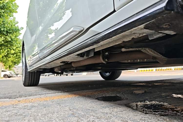 Used Toyota SIENNA 2021 2.5L Hybrid Platinum Edition Right Side Sill