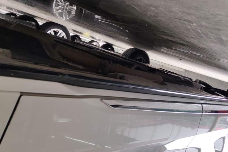 Used Toyota SIENNA 2021 2.5L Hybrid Premium Edition Right Side Sill